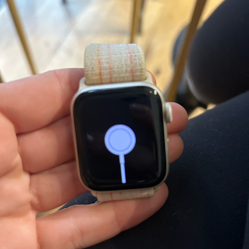 Apple Watch SE w Nike band